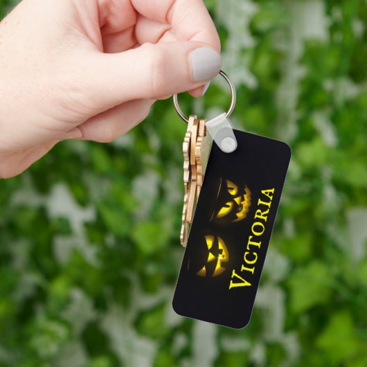 Personalisiert gelb auf schwarz-gruseligen Kürbisg Schlüsselanhänger (Hand)