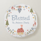 Personalisiert gesegnete, gemütliche Hütte Hygge Rundes Kissen (Rückseite)