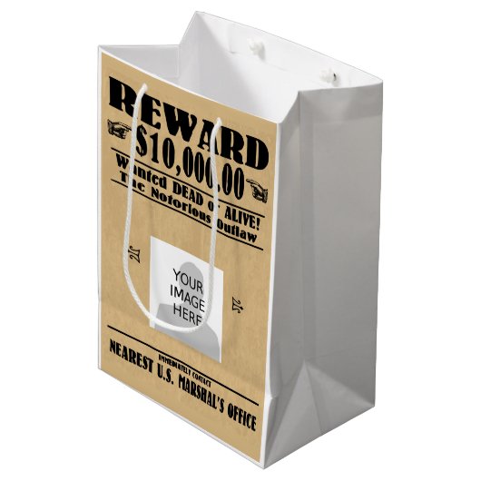 Personalisiert Gewollt Tote oder Lebende Mittlere Geschenktüte (Vorderseite Schrägansicht)