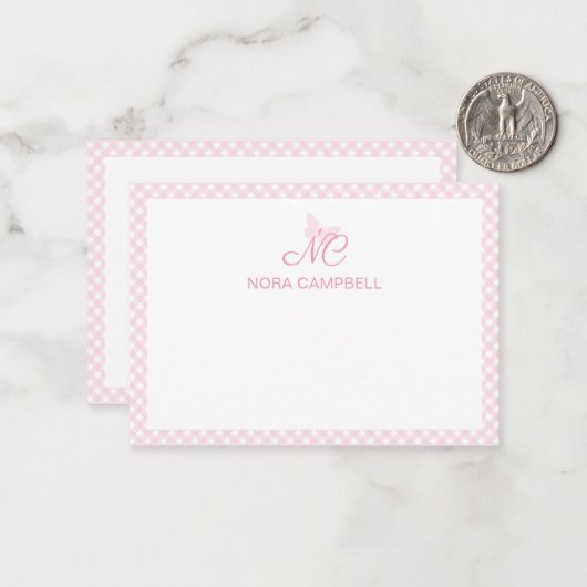 Personalisiert Gingham Girly Baby Pink Monogram Mitteilungskarte (Vorderseite/Rückseite Beispiel)