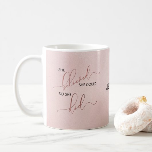 Personalisiert glaubte sie, sie könne Gold Rose Kaffeetasse (Mit Donut)