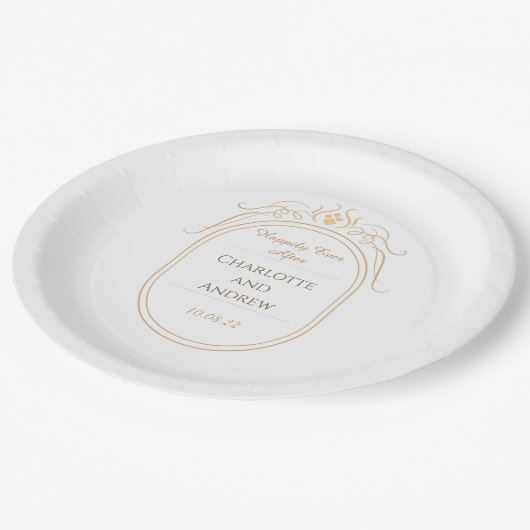 Personalisiert glücklich je nach Hochzeit Pappteller (Schrägansicht)