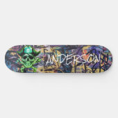 Personalisiert Graffiti Green Pirate Skull & Cross Skateboard (Horizontal)