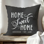 Personalisiert Gray Zuhause Sweet Zuhause Kissen<br><div class="desc">Bringen Sie Wärme und Charme auf Ihre Zuhause mit diesem personalisierten grauen "Zuhause Sweet Zuhause" Kissen. Die elegante Schrift und der individuell gestaltbare Familienname schaffen eine einladende Touch für Ihr Wohn- oder Schlafzimmer. Die neutrale Farbpalette ergänzt verschiedene Zuhause-Dekorstile.</div>