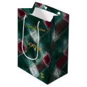 Personalisiert Green und Burgund Kariert Christmas Mittlere Geschenktüte (Vorderseite Schrägansicht)