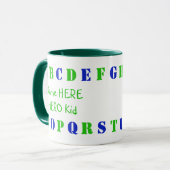 Personalisiert-grüne, blauenglische Alphabet-Buchs Tasse (Vorderseite Links)