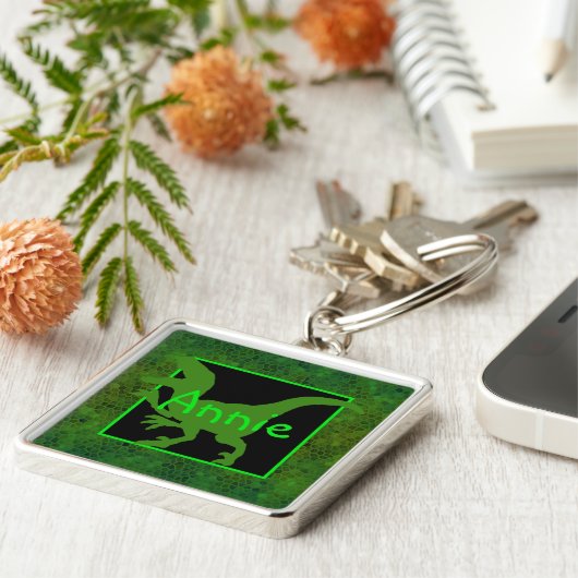 Personalisiert grüner Dinosaurier versteckt Schlüsselanhänger (Seite)