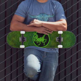 Personalisiert grüner Dinosaurier versteckt Skateboard