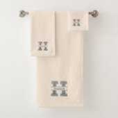 Personalisiert H Initial Silver Monogram Ihr Name Badhandtuch Set (Insitu)