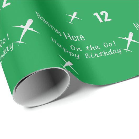 Personalisiert Happy Birthday Airplane Irish Green Geschenkpapier (Rolleneckpunkt)