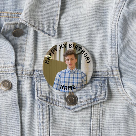 Personalisiert Happy Birthday Foto Name and Age Ab Button (Beispiel)