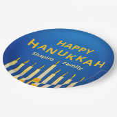 Personalisiert Happy Hanukkah! Menorah Pappteller (Schrägansicht)