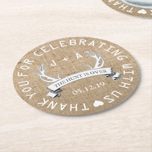 Personalisiert ist die Jagd über die Gastgeschenk  Runder Pappuntersetzer (Angewinkelt)