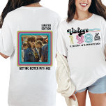 Personalisiert Jedes Alter Vintages Foto Geburtsta T-Shirt<br><div class="desc">Feiern Sie Ihren besonderen Tag im zeitlosen Stil mit unserem Personalisierten Any Age Vintagen Foto Geburtstag Coolen T - Shirt! Egal, ob Sie an einen Meilenstein wie einen 70., 80. oder 90. Geburtstag erinnern oder die Begeisterung, 21, 30, 40, 50 oder 60 zu werden, unser Shirt fügt Ihrer Feier eine...</div>