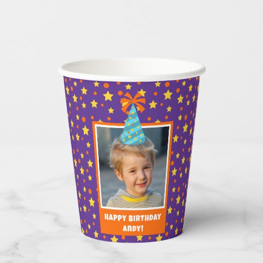 Personalisiert Kid Foto Happy Birthday w/ Blue Hat Pappbecher (Rückseite)