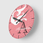 Personalisiert Mermaid Weißkorallenlachs Monogramm Runde Wanduhr (Winkel)