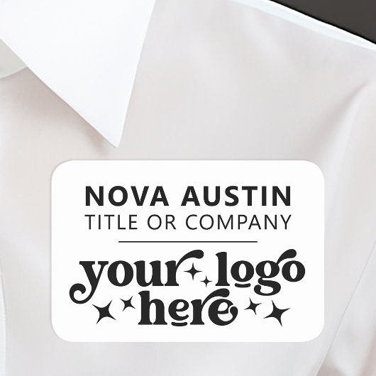 Personalisiert mit Firmenlogomitarbeitern Namensschild