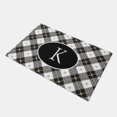 Personalisiert Mit Monogramm Schwarz-weißes Gold K Fußmatte (Schrägansicht)
