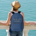 Personalisiert mit Name Blue Gold Modern Monogram Bedruckter Rucksack<br><div class="desc">Mit dem Personalisierten Blue Gold Monogram Printed Backpack präsentieren wir Ihnen ein vielseitiges und stilvolles Accessoire, das sich für verschiedene Anlässe eignet. Egal ob Sie Hochzeitstaschen benötigen, Brautparty Geschenktüten suchen oder individuelle Rucksäcke für einen Junggeselinnen-Abschied suchen, dieser Rucksack ist die perfekte Wahl. Dieser mit Monogramm Rucksack wurde für Erwachsene konzipiert...</div>