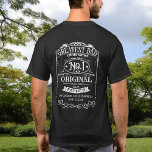 Personalisiert mit Namen, Bester Vater T-Shirt<br><div class="desc">Überraschen Sie Ihren Vater mit diesem schönen personalisierten "Besten Vater" Shirt! Lang altmodischer Stildruck auf der Rückseite mit der Phrase "Bester Vater, limitierte Auflage, Nr.1 Original, seit (Ihr Datum) Bester Vater von (Ihre Kinder Namen)". Kleines Taschenformat vorne mit dem Satz "Bester Vater, limitierte Auflage, No.1 Vater". Schwarzes Shirt mit weißem...</div>