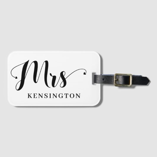 Personalisiert Modern Mrs. Newlywed Typography Gepäckanhänger (Vorderseite (Horizontal))