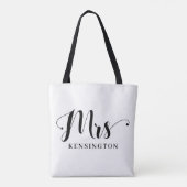 Personalisiert Modern Mrs. Newlywed Typography Tasche (Rückseite)