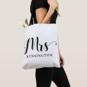 Personalisiert Modern Mrs. Newlywed Typography Tasche (Von Nahem)
