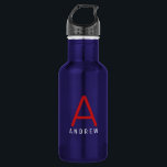 Personalisiert Modern Simple Red White Monogram Edelstahlflasche<br><div class="desc">Rot, Weiß und Blau Personalisierter Name und Anfangsbuchstabe Edelstahl Wasserflasche mit einer Custom Monogram in einem modernen und minimalen klassischen Sans Serif Schriftart für ein einfaches, aber raffiniertes und männliches Aussehen. Auf einer blauen Wasserflasche aus Metall in Rot und Weiß dargestellt, können die Textfarben und Schriftart gewechselt werden und mehrere...</div>