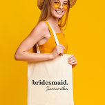 Personalisiert Modernes Brautparty Bridesmaid Tragetasche<br><div class="desc">Karo diese perfekten Taschen für Ihr Brautparty, Junggeselinnen-Abschied, Geburtstag oder Hochzeitsgast Gastgeschenke. Eine moderne und elegante Tasche ist schick und raffiniert, um Ihre Hochzeit oder jeden besondere Anlass zu ergänzen. Sie können mit Ihrem Namen und Rolle im Brautparty personalisiert sein, Sie können auch in Farben und den Schriftart nach Ihren...</div>