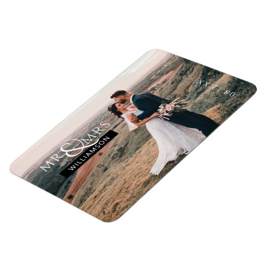 Personalisiert Mr. & Mrs. Monogram Wedding Foto Magnet (Linke Seite)