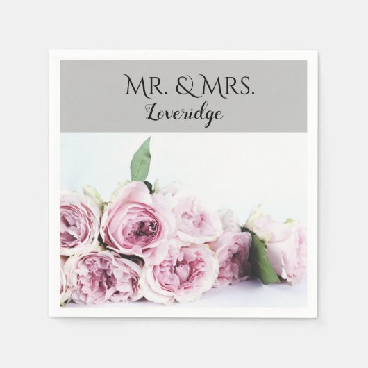 Personalisiert & Mrs. Pink Gray Floral Wedding Serviette (Vorderseite)