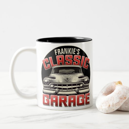 Personalisiert NAME Classic Car Garage Custom Shop Zweifarbige Tasse (Mit Donut)