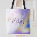 Personalisiert Name Monogram Lila Tasche<br><div class="desc">Diese abstrakte lila Aquarellfarbe und das goldene Imitat bespritzen den Hintergrund mit Ihren individuellen Details.</div>