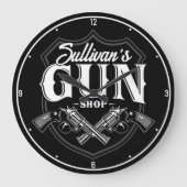 Personalisiert NAME Old Revolvers Gun Shop Feuerwa Große Wanduhr (Vorderseite)