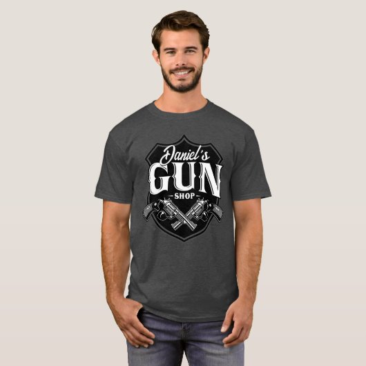 Personalisiert NAME Old Revolvers Gun Shop Feuerwa T-Shirt (Vorne ganz)