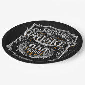Personalisiert NAME Old West Whiskey Brauerei Bar Pappteller (Schrägansicht)