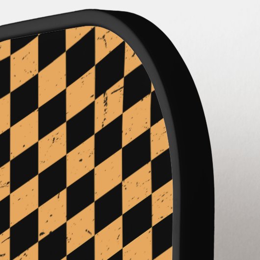 Personalisiert Name Orange und Schwarz Schachbrett Pickleball Schläger (Linke Seite)