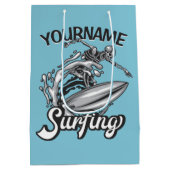Personalisiert NAME Surfer Big Wave Skeleton Surfe Mittlere Geschenktüte (Rückseite)