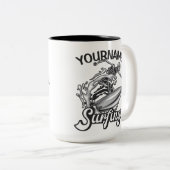 Personalisiert NAME Surfer Big Wave Skeleton Surfe Zweifarbige Tasse (VorderseiteRechts)
