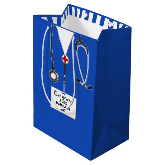 Personalisiert Nurse Abschluss Mittlere Geschenkta Mittlere Geschenktüte (Rückseite Schrägansicht)