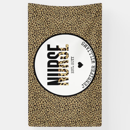 Personalisiert Nurse Est Cheetah RN Abschluss Banner (Vertikal)