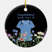 Personalisiert Nurse RN LPN NP Blue Scrubs Keramik Ornament (Hinten)