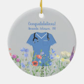 Personalisiert Nurse RN LPN NP Blue Scrubs Keramik Ornament (Hinten)