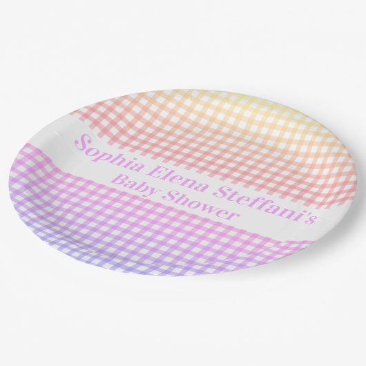 Personalisiert Pastel Gradient Gingham Party Pappteller (Schrägansicht)