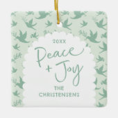 Personalisiert Pastel Green Peace + Joy Keramikornament (Vorderseite)