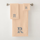 Personalisiert R Initial Silver Monogram Ihr Name Badhandtuch Set (Insitu)