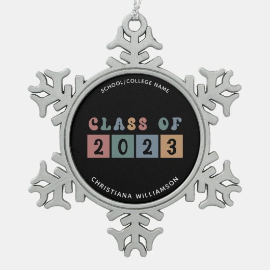 Personalisiert Retro-Klasse 2023 Abschluss Niedlic Schneeflocken Zinn-Ornament (Vorderseite)