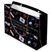 Personalisiert RN Nurse | Medizinisches Muster Große Geschenktüte (Rückseite Schrägansicht)