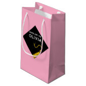 Personalisiert rosa Abschluss Mittlere Geschenktas Kleine Geschenktüte (Rückseite Schrägansicht)