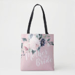 Personalisiert rosa Blumenmutter Tasche<br><div class="desc">Botanische Flora und Vegetation in sanften Rosa und Marineblau,  mit individualisierbaren "Mutter der Braut" Drehbuch und individuelle Name auf der Rückseite,  elegant und romantisch,  große personalisierte Geschenke für die Brautmutter.</div>